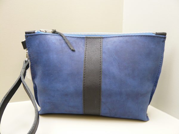 Clutch blauw rundleder